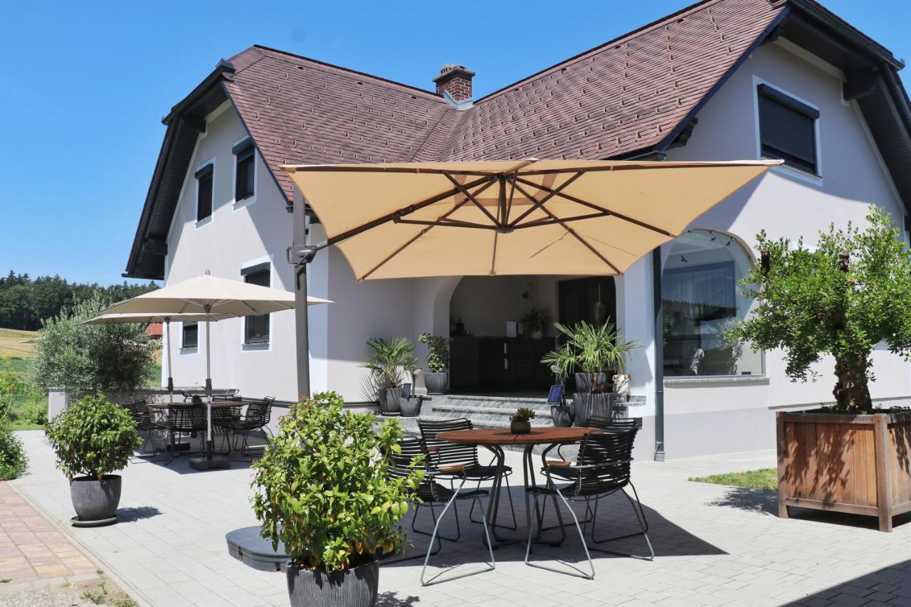 Lackenbauer Apartment Muggenau Екстериор снимка